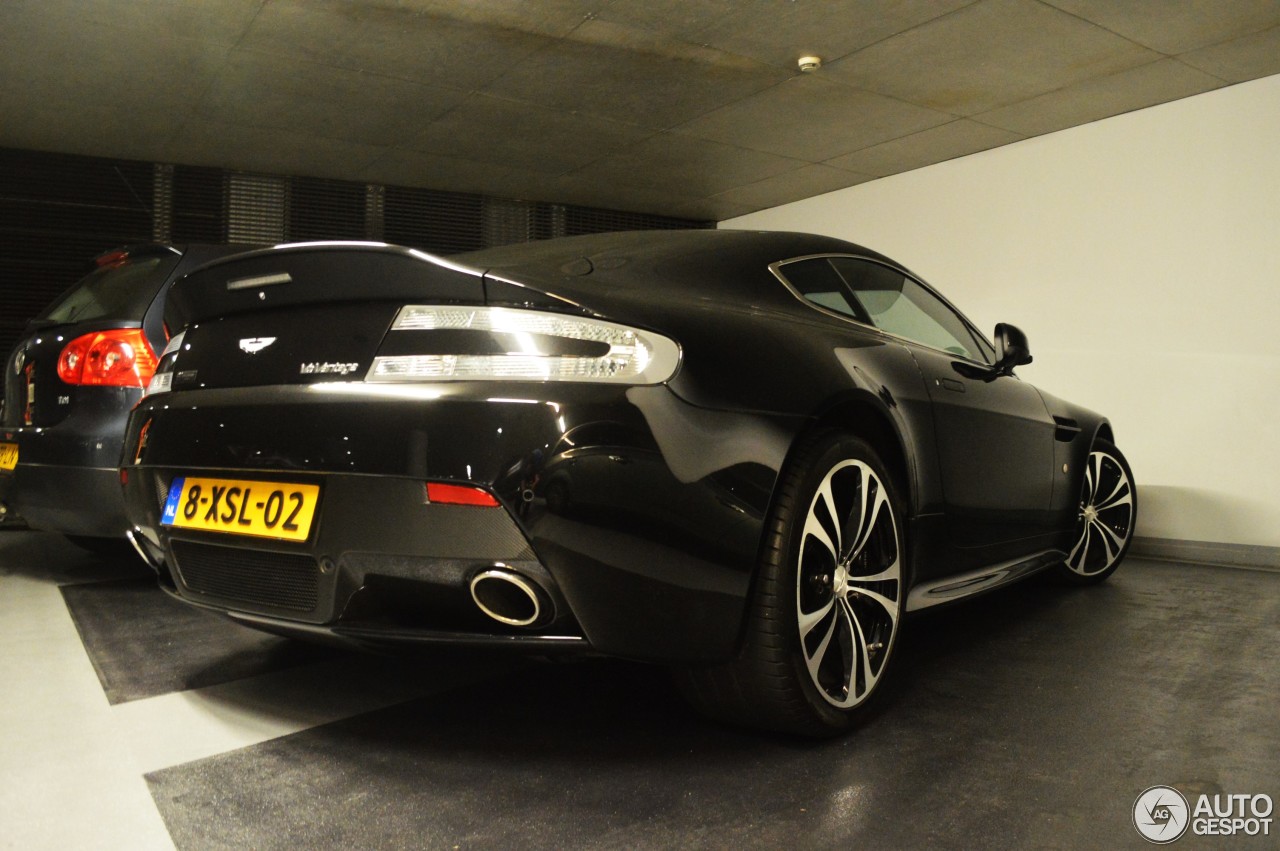 Aston Martin V12 Vantage