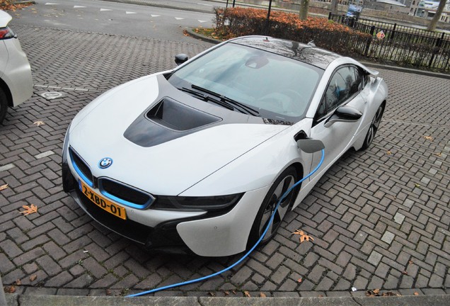 BMW i8