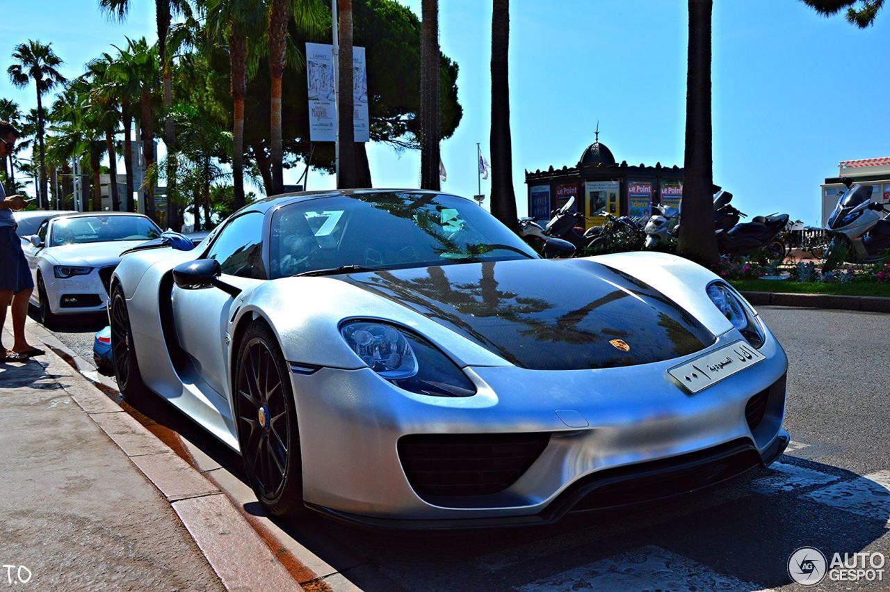 Porsche 918 Spyder Weissach Package