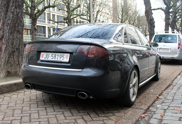 Audi RS4 Sedan