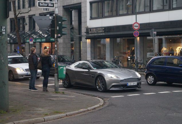 Aston Martin Vanquish 2013