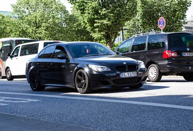 BMW M5 E60 2005