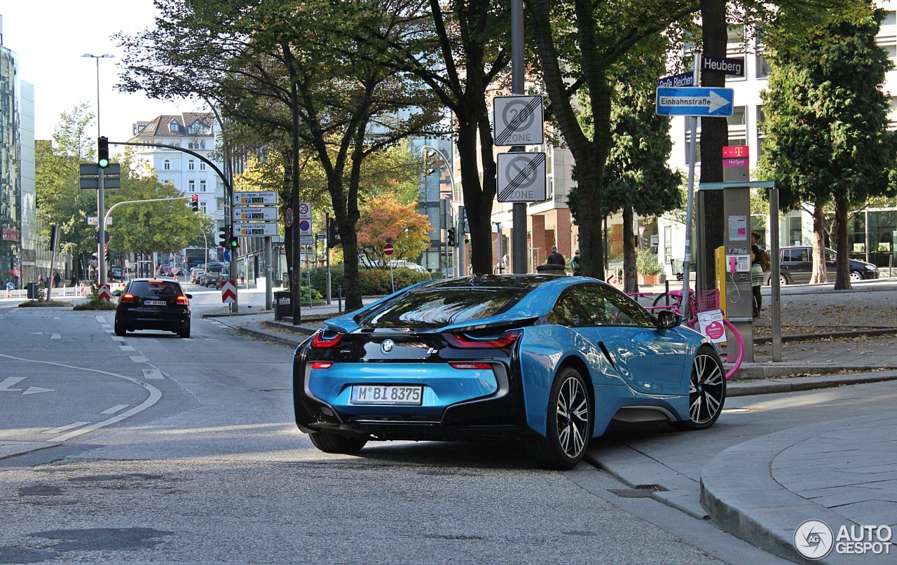 BMW i8