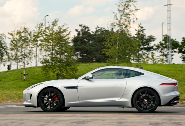 Jaguar F-TYPE R Coupé