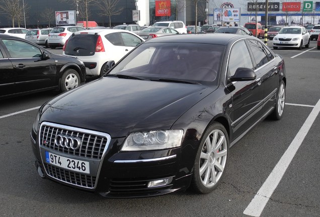 Audi S8 D3