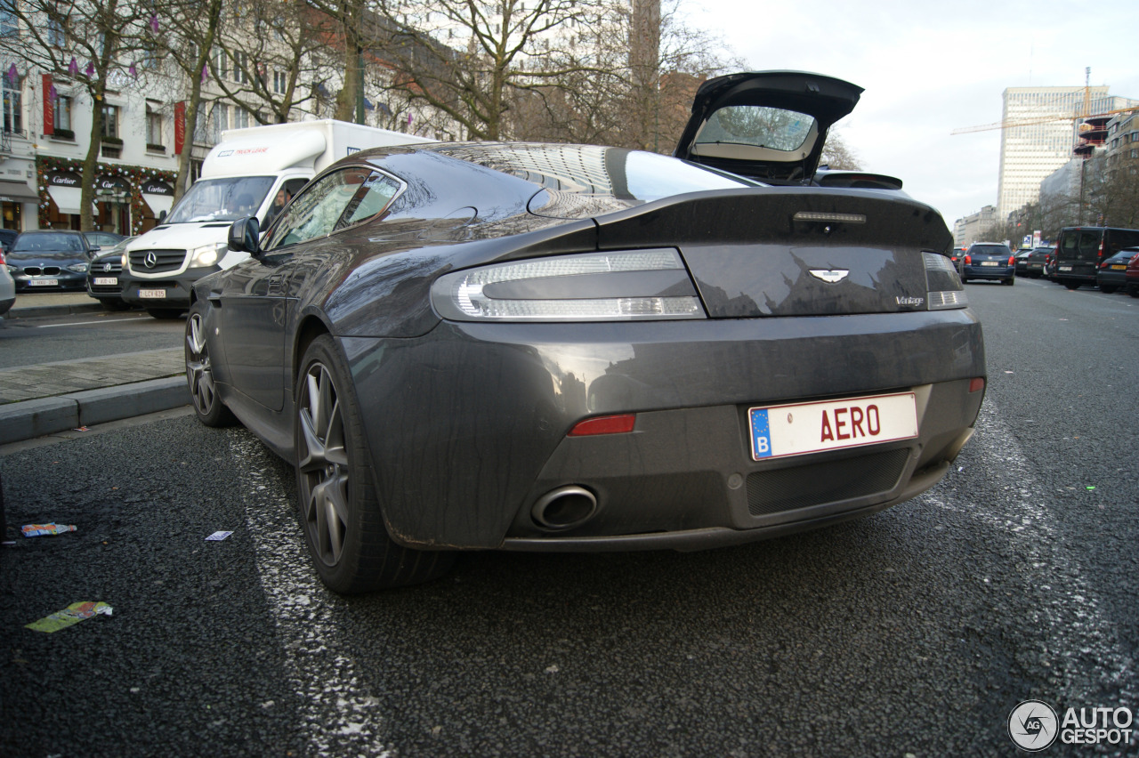 Aston Martin V8 Vantage 2012