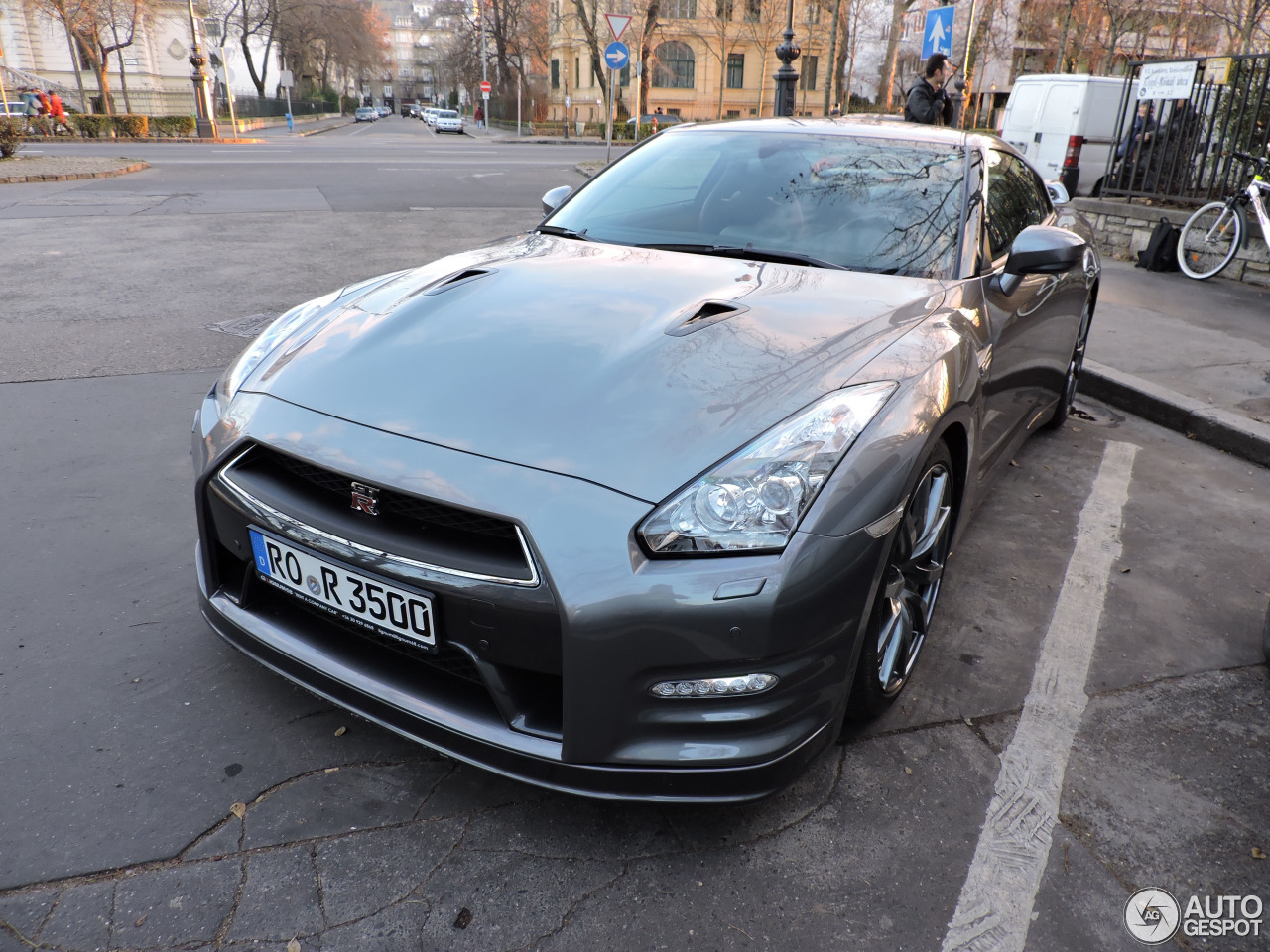 Nissan GT-R 2015