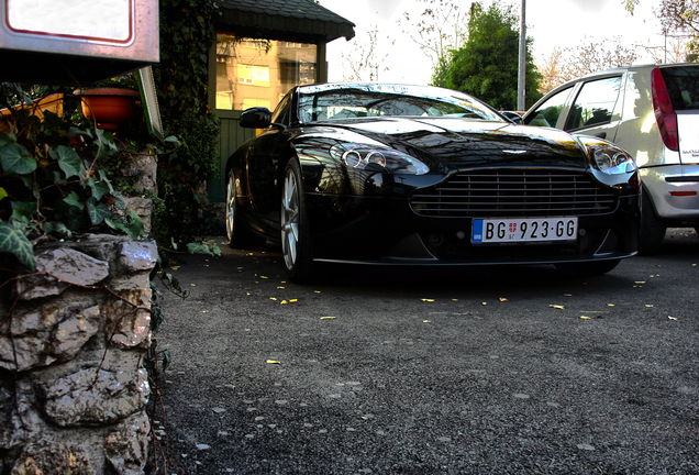 Aston Martin V8 Vantage 2012