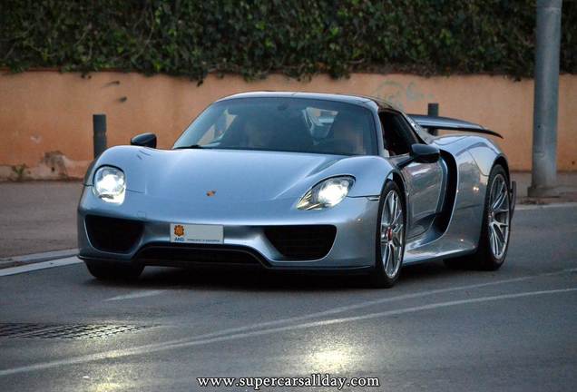 Porsche 918 Spyder Weissach Package