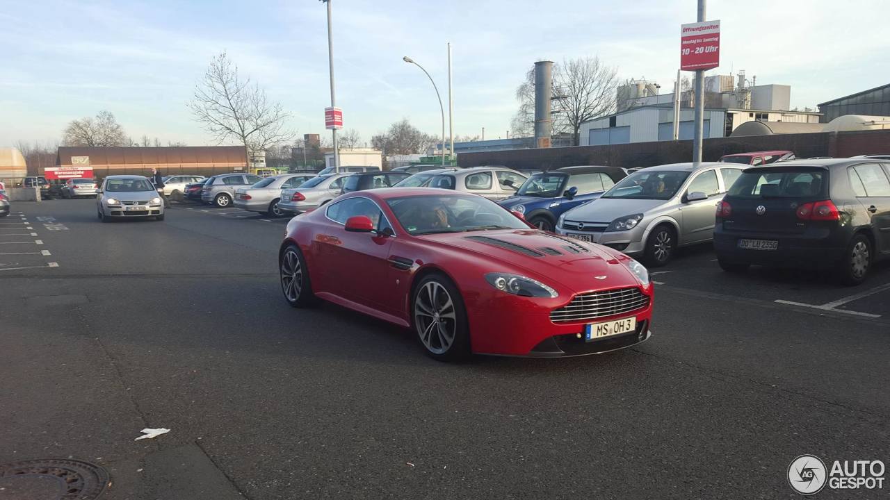 Aston Martin V12 Vantage