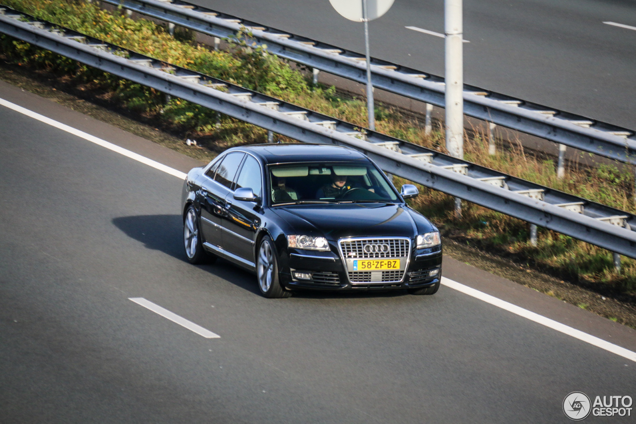 Audi S8 D3