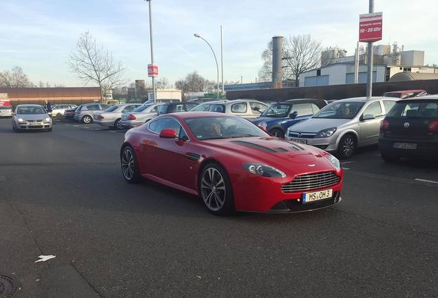 Aston Martin V12 Vantage