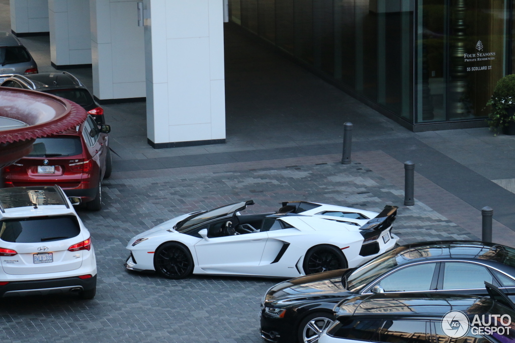 Lamborghini Aventador LP700-4 Roadster PUR Limited Edition