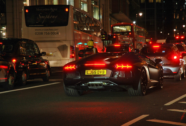 Lamborghini Aventador LP700-4 Roadster