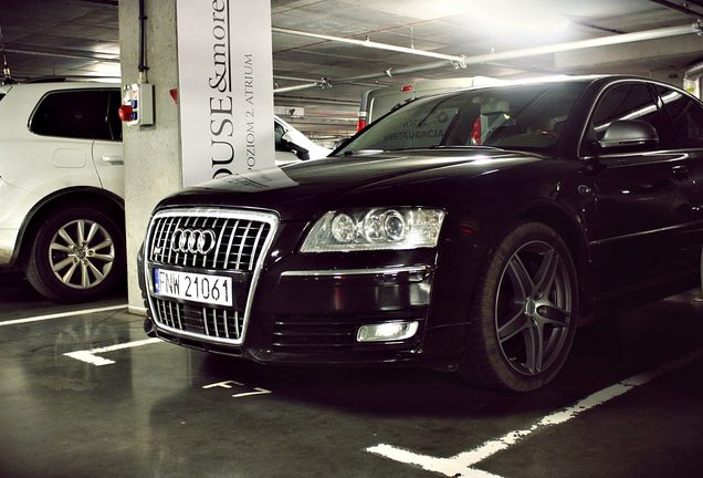 Audi S8 D3