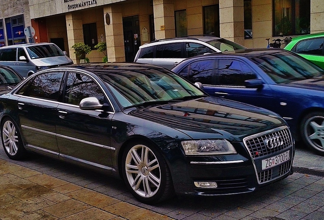 Audi S8 D3