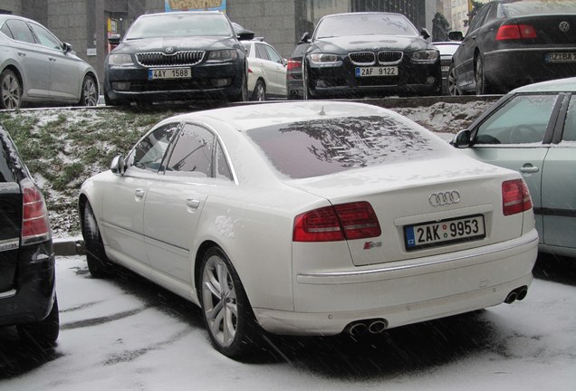 Audi S8 D3