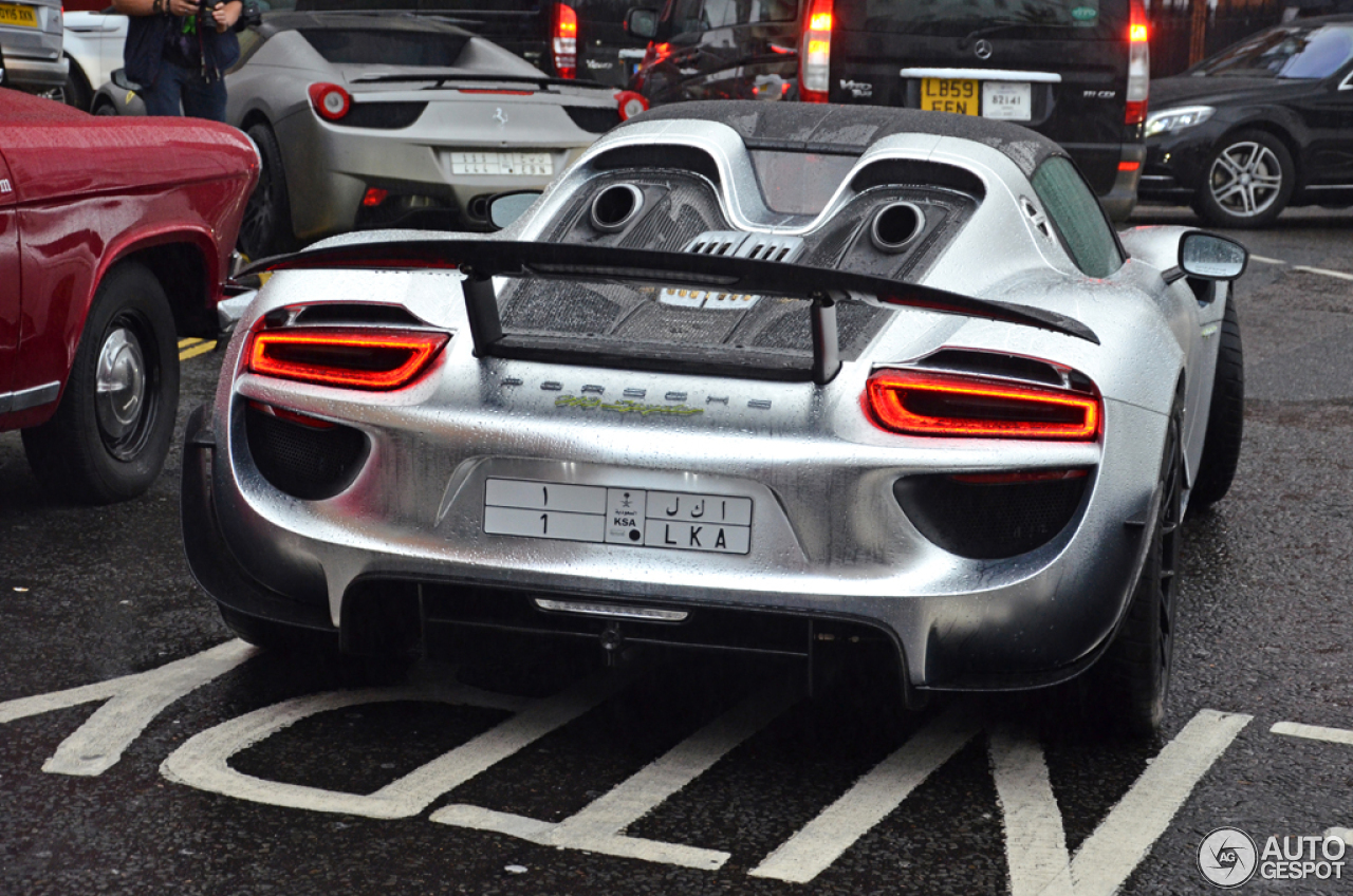 Porsche 918 Spyder Weissach Package