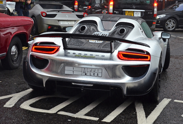 Porsche 918 Spyder Weissach Package