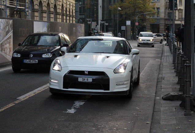 Nissan GT-R 2011