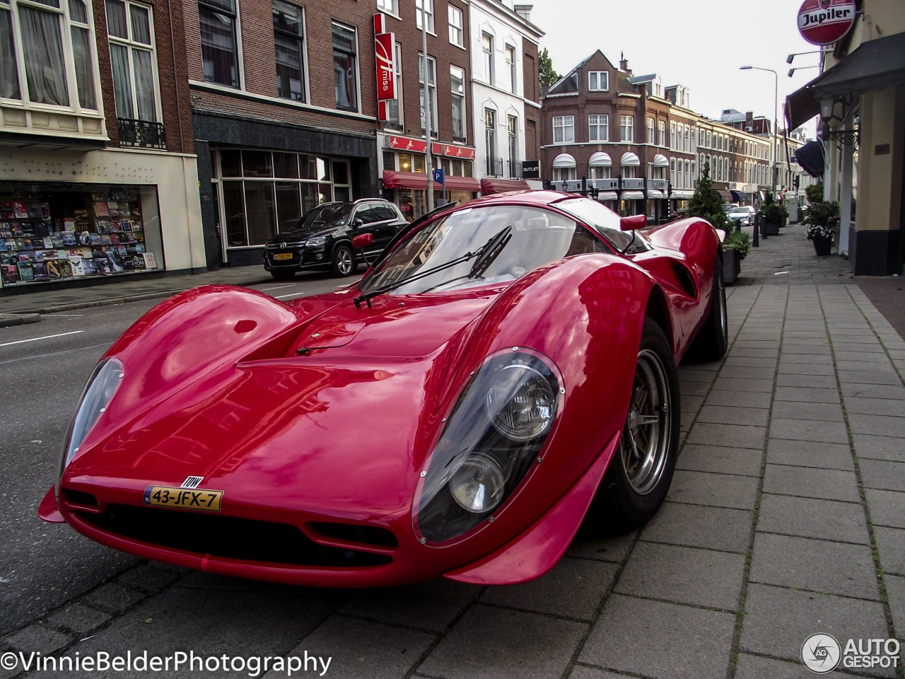 Ferrari 330 P4 by Noble