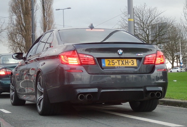 BMW M5 F10 2011