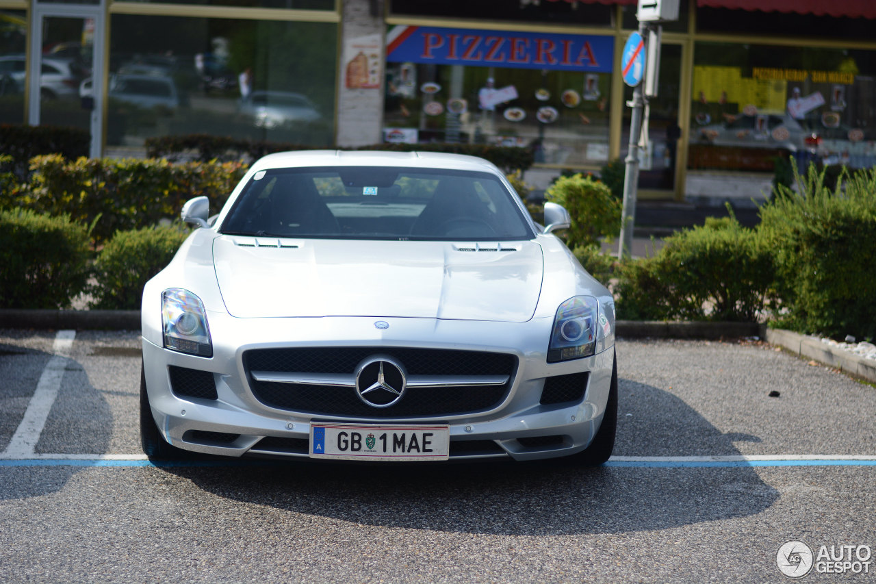 Mercedes-Benz SLS AMG