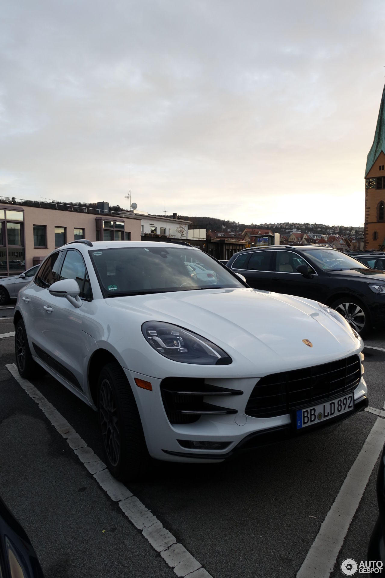 Porsche 95B Macan Turbo