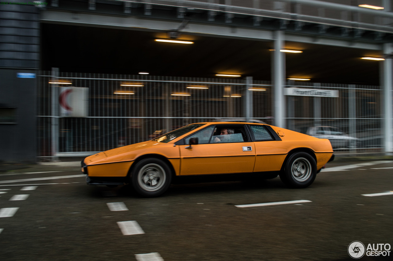 Lotus Esprit S2