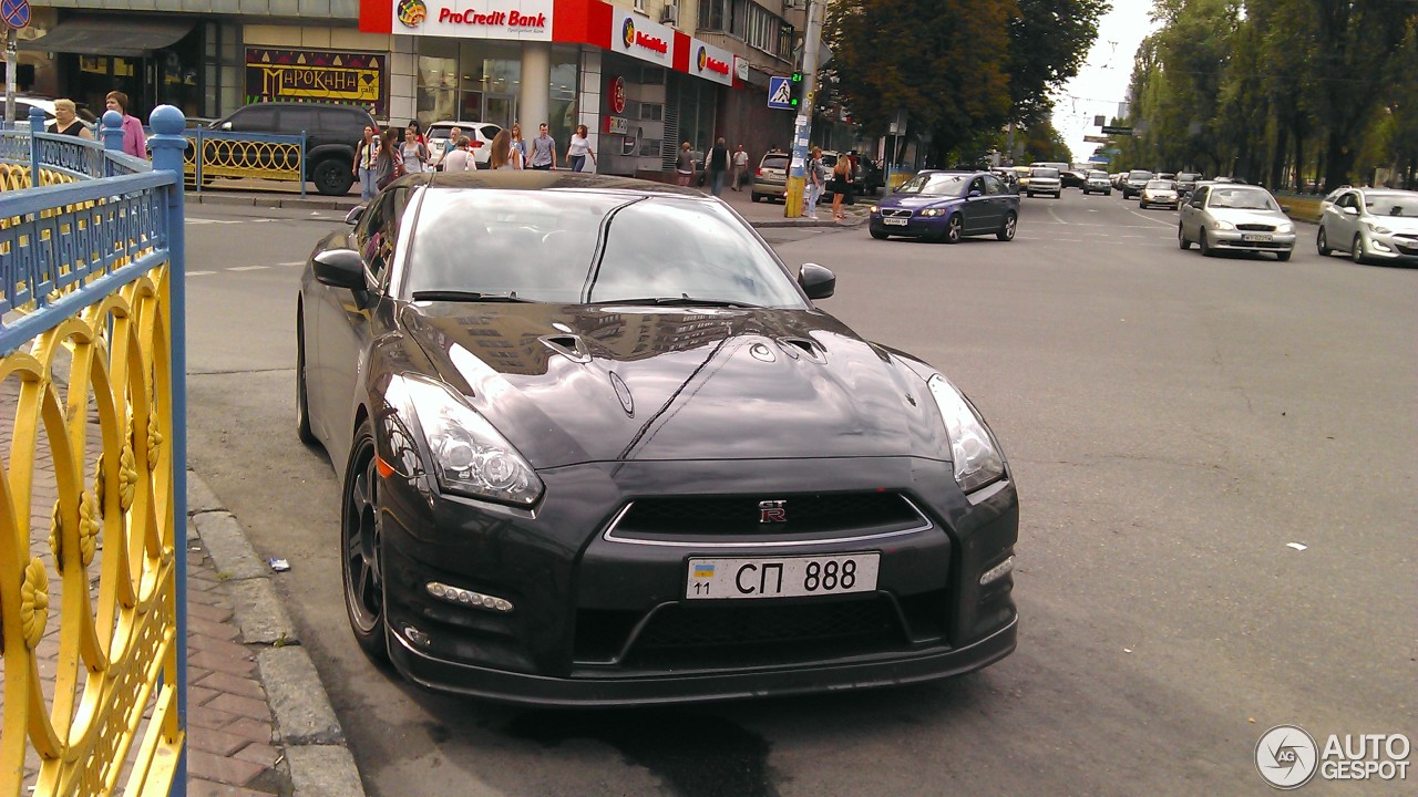 Nissan GT-R 2011