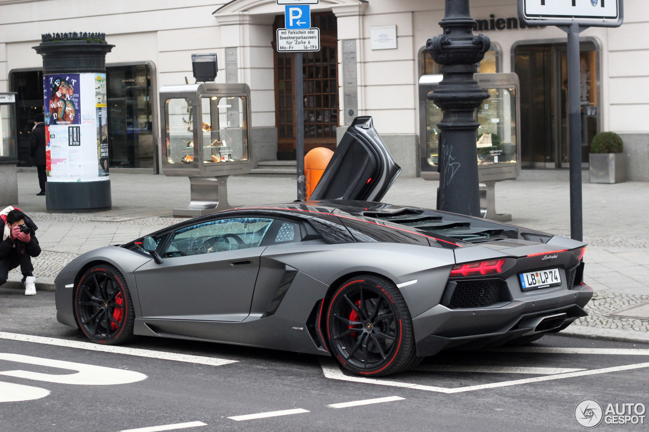 Lamborghini Aventador LP700-4 Pirelli Edition