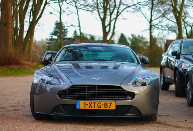 Aston Martin V12 Vantage