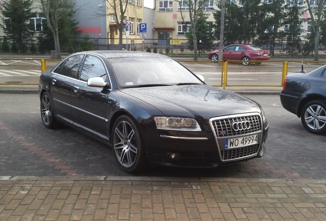 Audi S8 D3