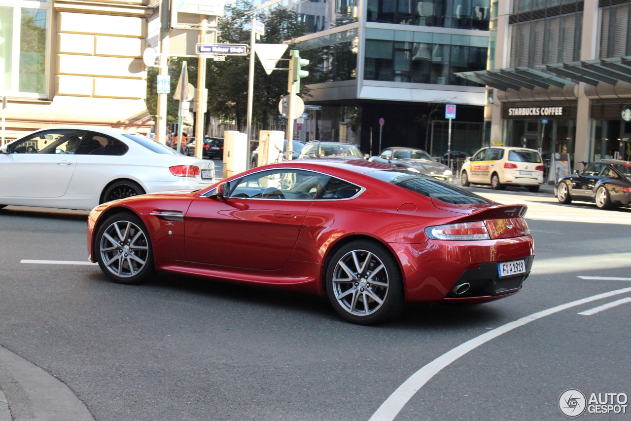 Aston Martin V8 Vantage 2012