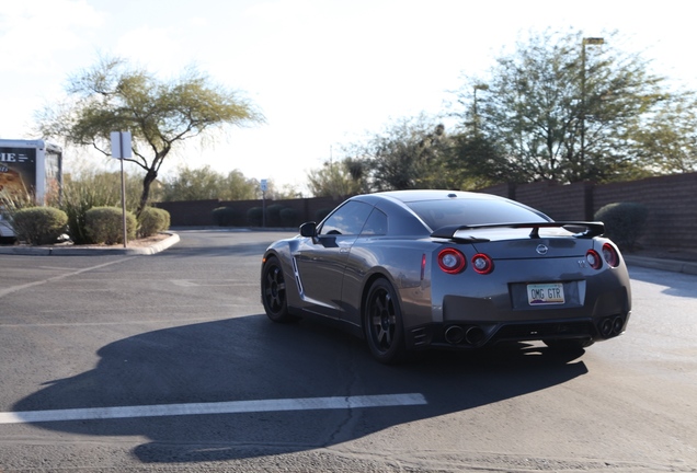 Nissan GT-R 2015