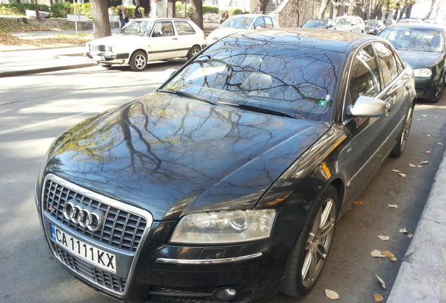 Audi S8 D3