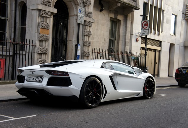 Lamborghini Aventador LP700-4