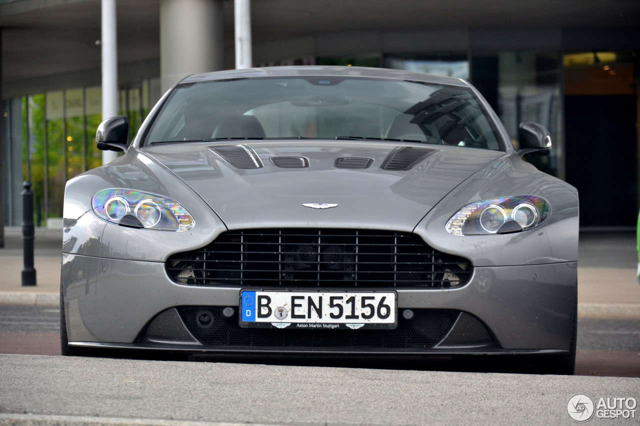 Aston Martin V12 Vantage