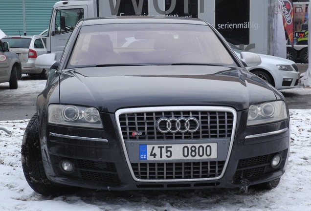 Audi S8 D3