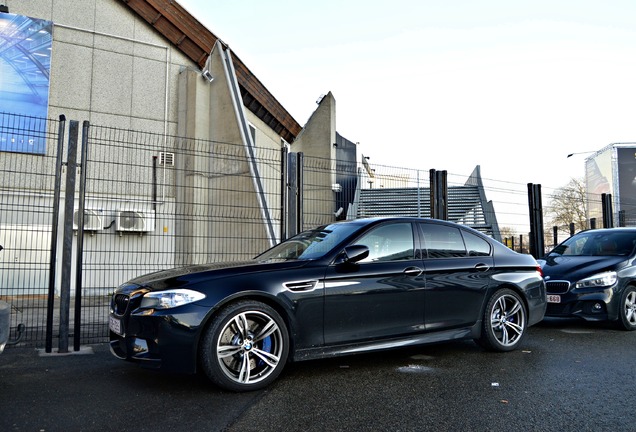 BMW M5 F10 2011