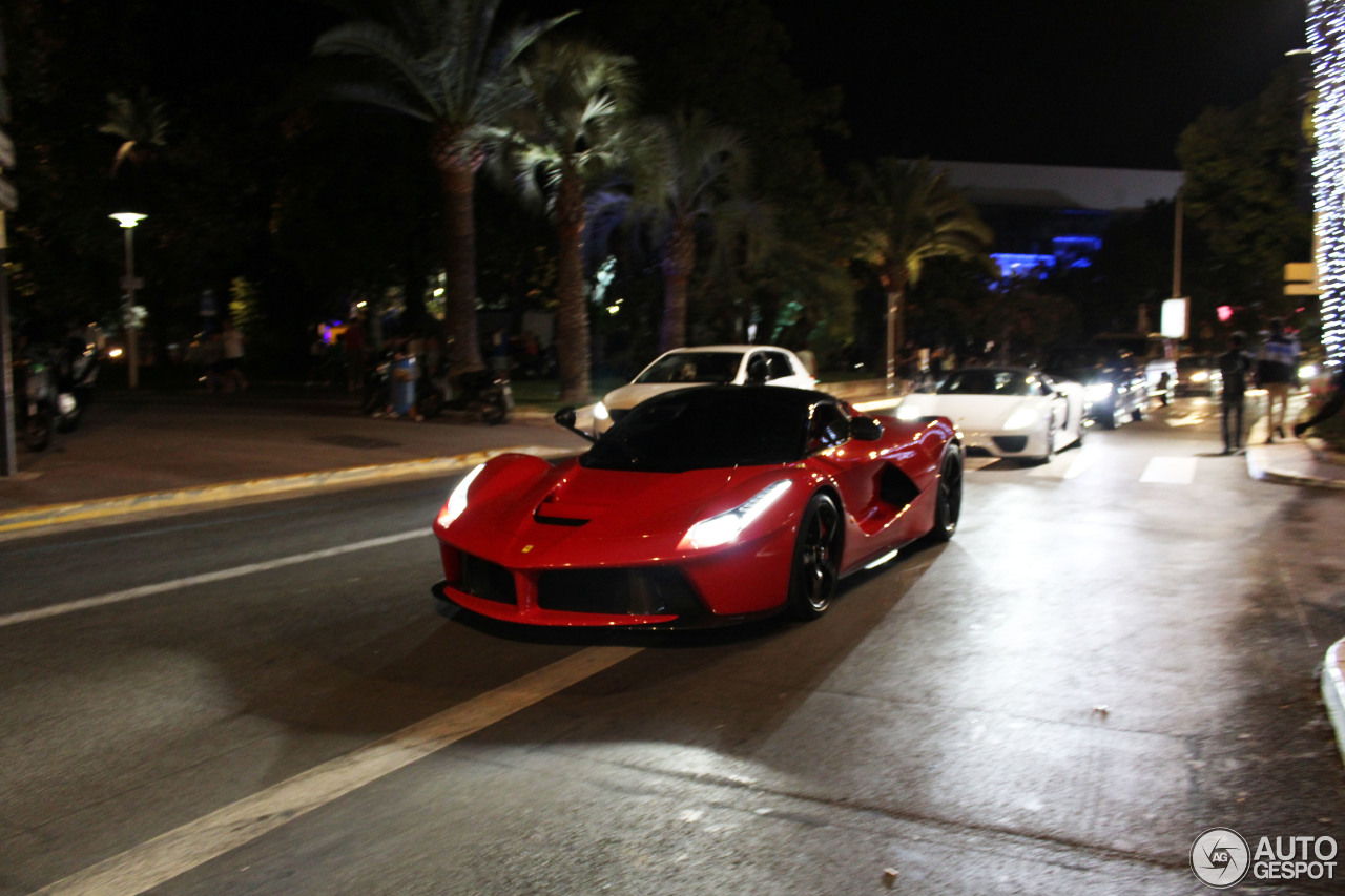 Porsche 918 Spyder Weissach Package