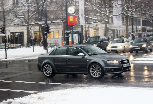 Audi RS4 Sedan