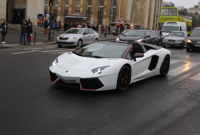 Lamborghini Aventador LP700-4 Roadster Pirelli Edition