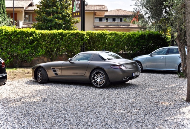 Mercedes-Benz SLS AMG