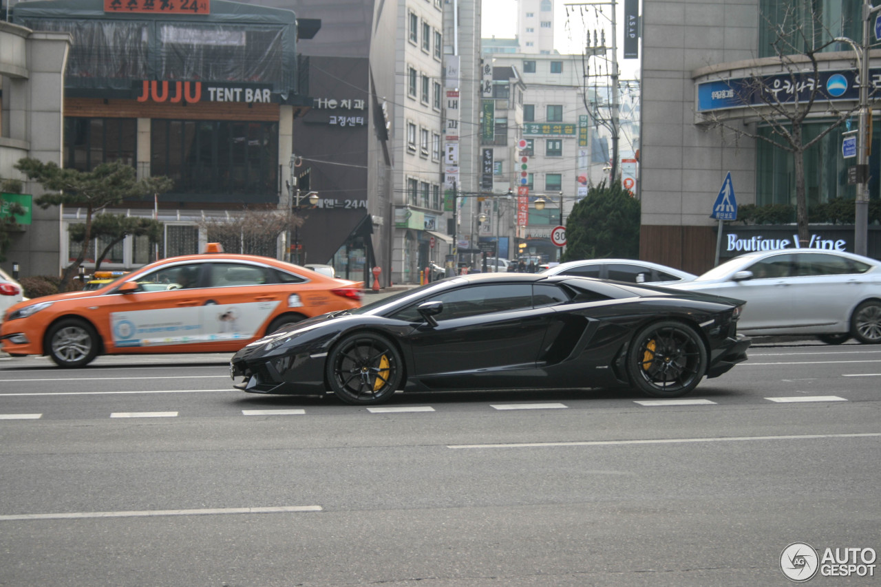 Lamborghini Aventador LP700-4 Roadster