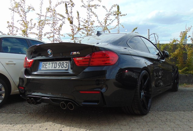 BMW M4 F82 Coupé Versus Performance