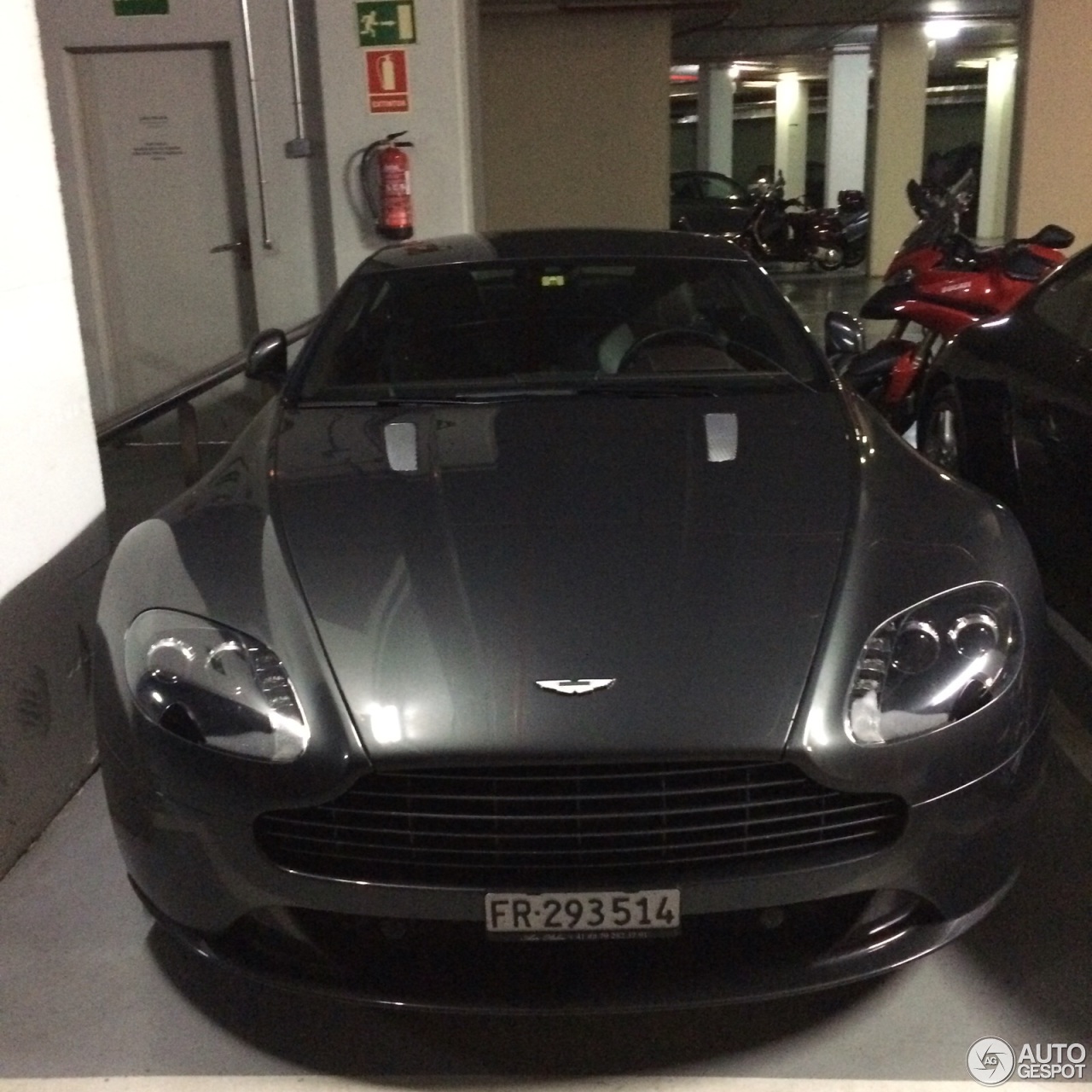 Aston Martin V8 Vantage S