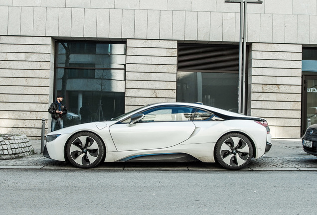 BMW i8