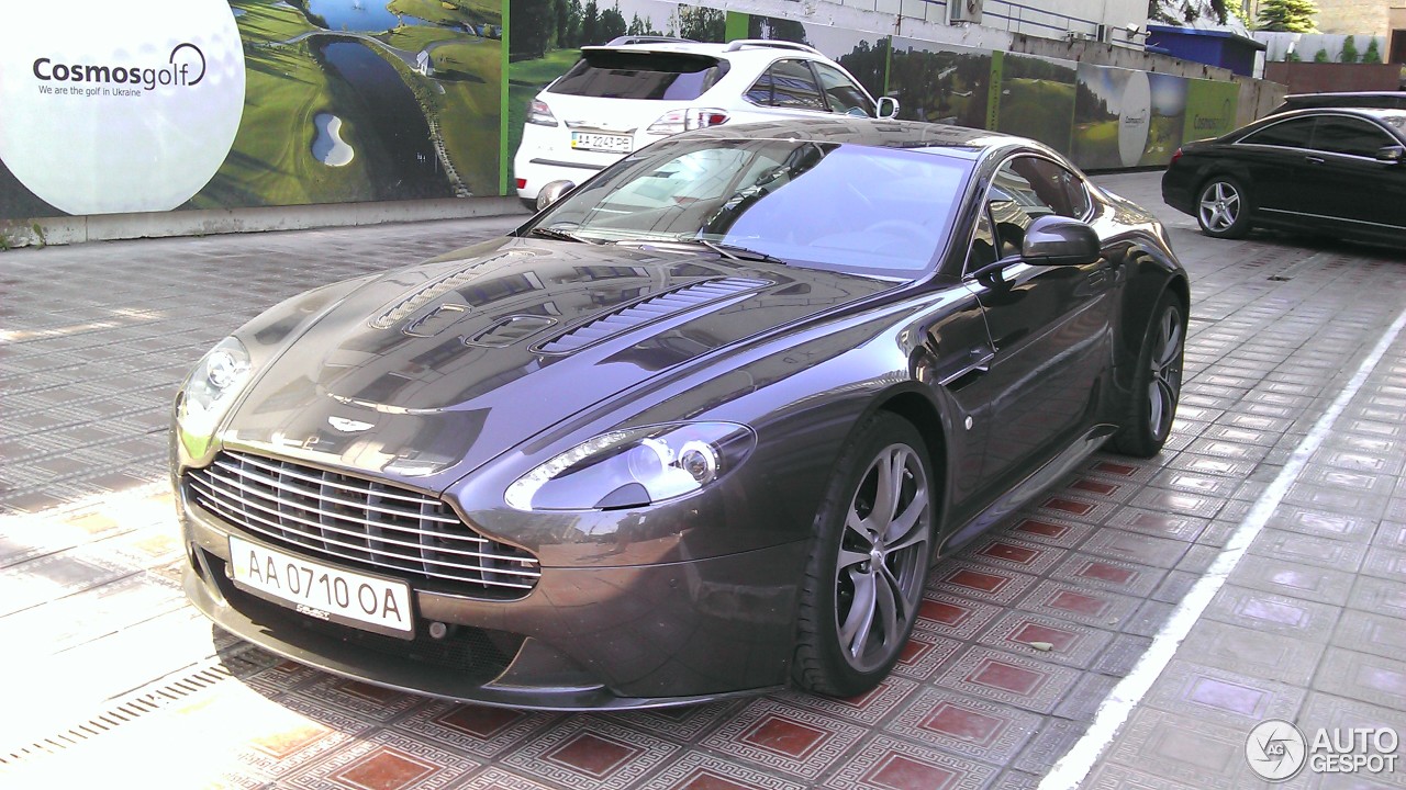 Aston Martin V12 Vantage