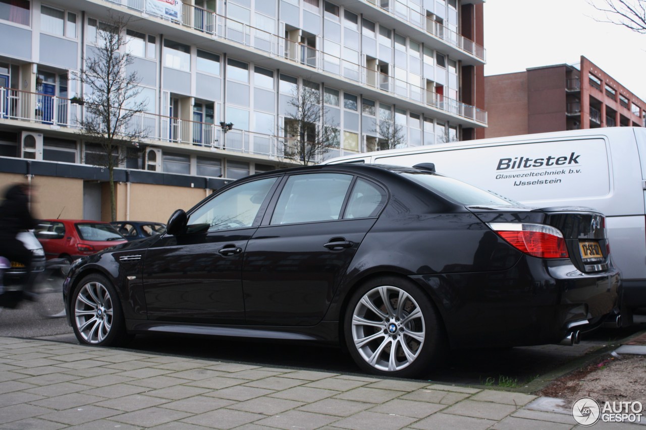 BMW M5 E60 2005